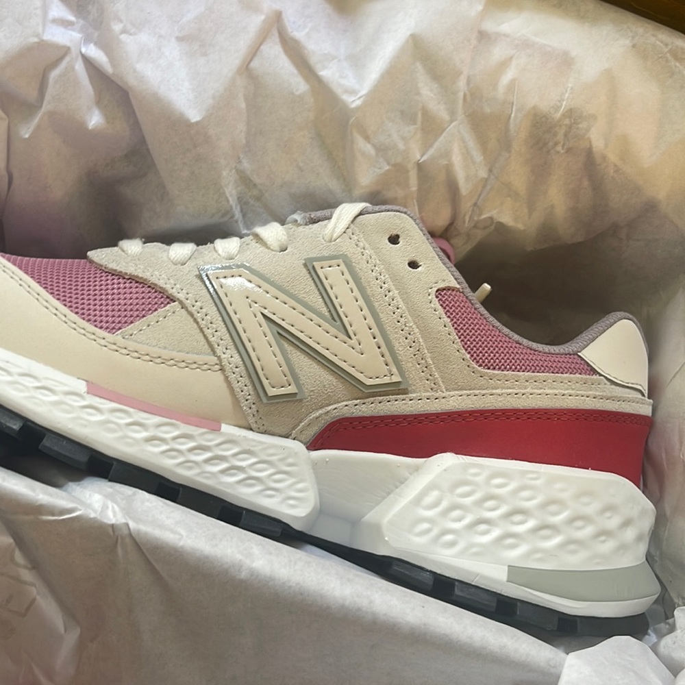 Figs new balance tennis shoes 8.5 W (eur 40)